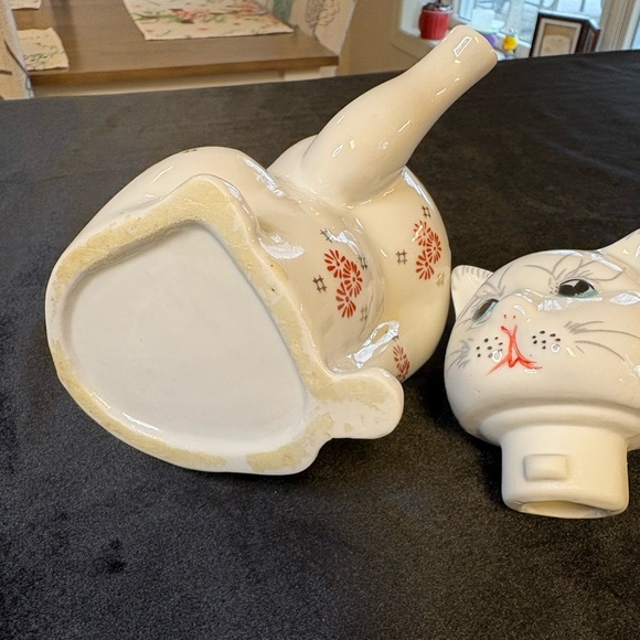 Vintage White Porcelain Cat Shape Teapot or Creamer Dispenser - Picture 5 of 8